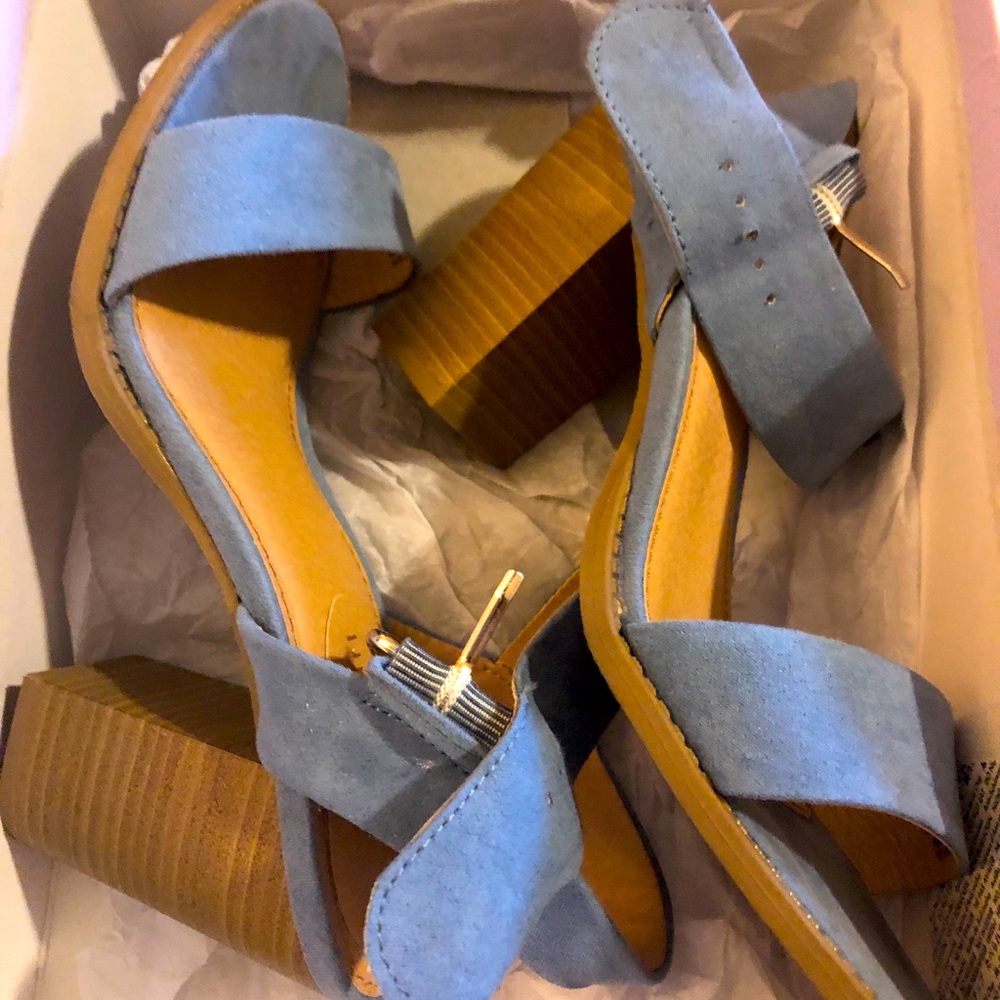 Madden Girl 4”block heel, sandals, faux blue suede